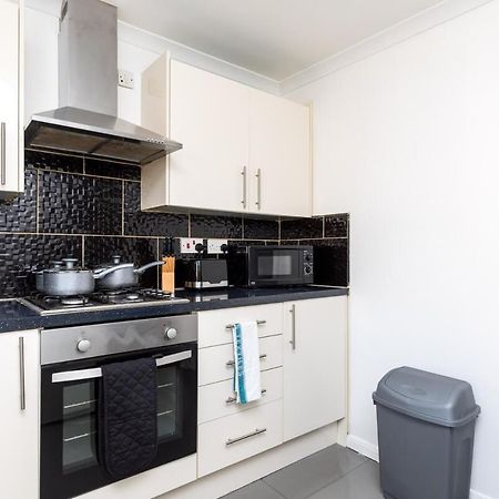 Willa 19A The Broadwalk - Cozy 1Br In The Heart Of Crawley Near Gatwick Airport Great For Contractors And Flight Crew Students Zewnętrze zdjęcie