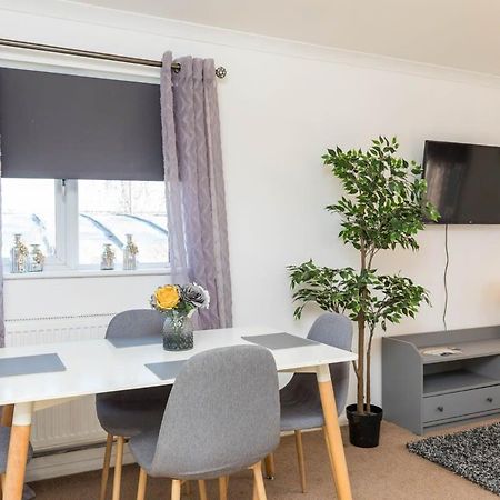 Willa 19A The Broadwalk - Cozy 1Br In The Heart Of Crawley Near Gatwick Airport Great For Contractors And Flight Crew Students Zewnętrze zdjęcie