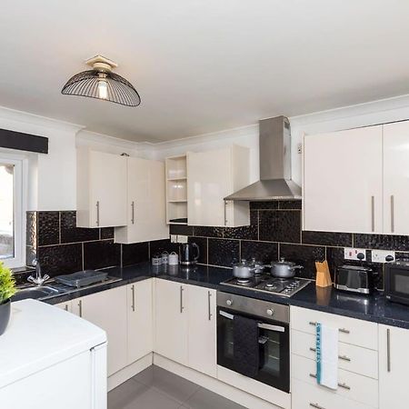 Willa 19A The Broadwalk - Cozy 1Br In The Heart Of Crawley Near Gatwick Airport Great For Contractors And Flight Crew Students Zewnętrze zdjęcie