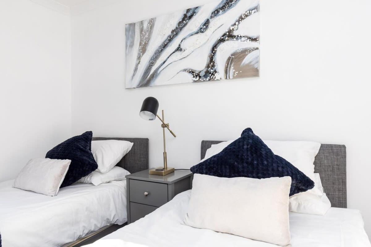 Willa 19A The Broadwalk - Cozy 1Br In The Heart Of Crawley Near Gatwick Airport Great For Contractors And Flight Crew Students Zewnętrze zdjęcie