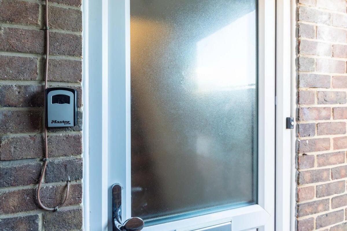 Willa 19A The Broadwalk - Cozy 1Br In The Heart Of Crawley Near Gatwick Airport Great For Contractors And Flight Crew Students Zewnętrze zdjęcie