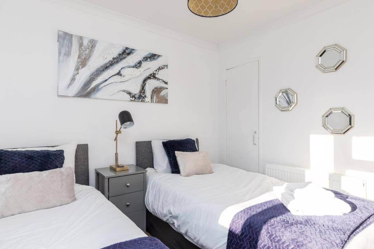 Willa 19A The Broadwalk - Cozy 1Br In The Heart Of Crawley Near Gatwick Airport Great For Contractors And Flight Crew Students Zewnętrze zdjęcie