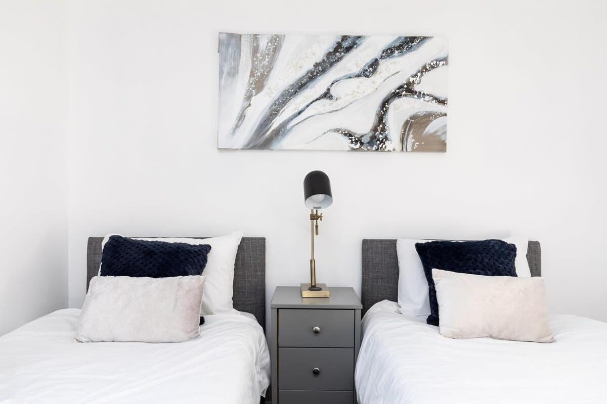 Willa 19A The Broadwalk - Cozy 1Br In The Heart Of Crawley Near Gatwick Airport Great For Contractors And Flight Crew Students Zewnętrze zdjęcie