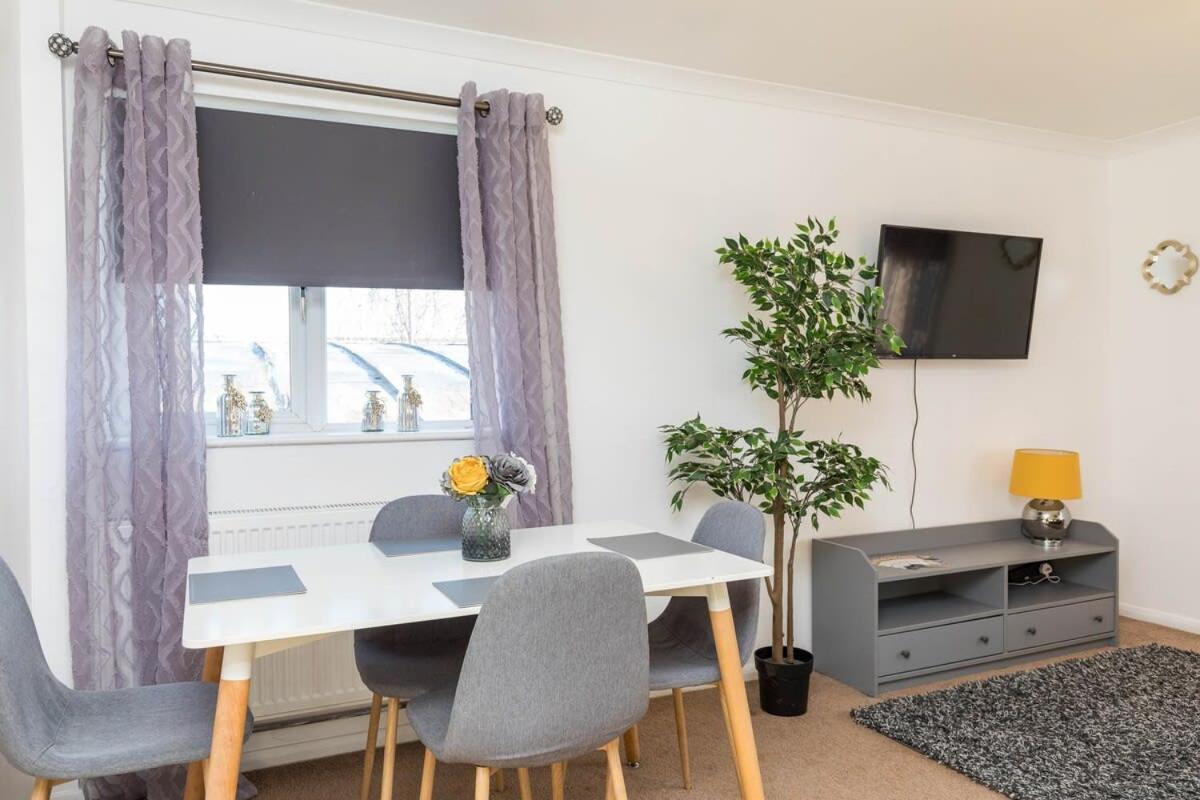 Willa 19A The Broadwalk - Cozy 1Br In The Heart Of Crawley Near Gatwick Airport Great For Contractors And Flight Crew Students Zewnętrze zdjęcie