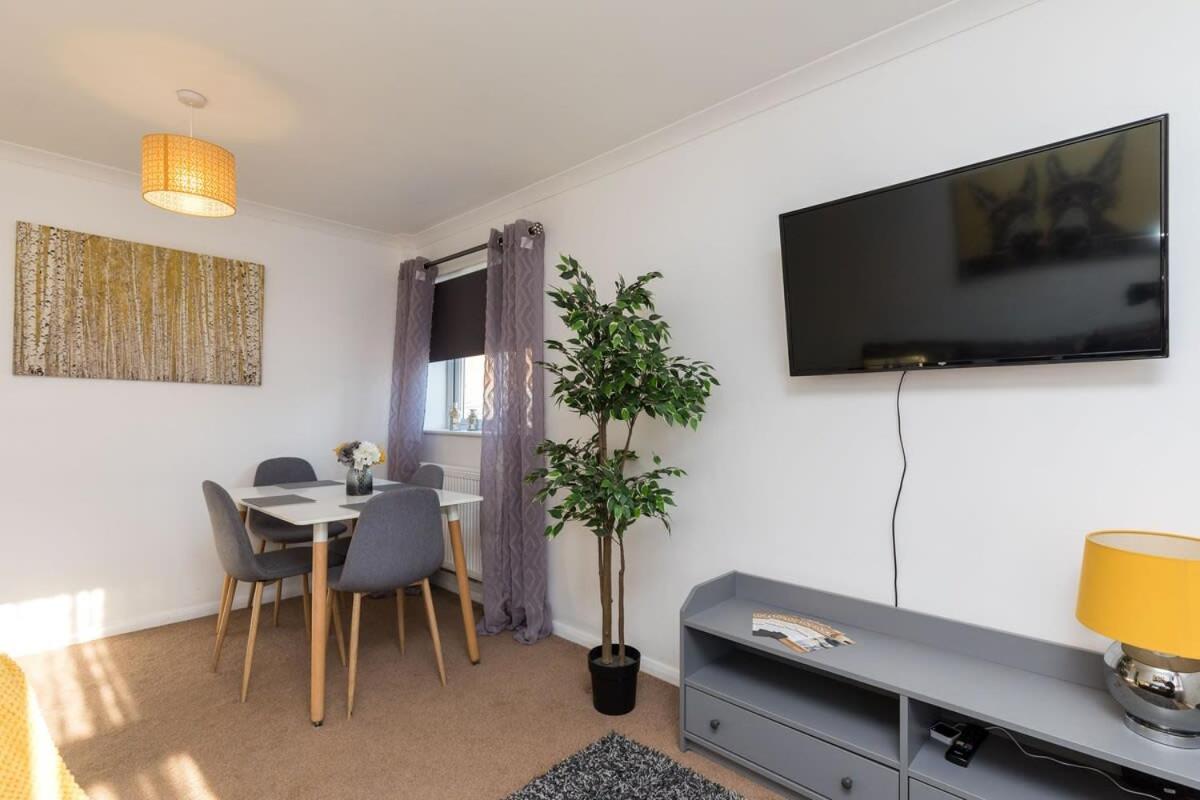 Willa 19A The Broadwalk - Cozy 1Br In The Heart Of Crawley Near Gatwick Airport Great For Contractors And Flight Crew Students Zewnętrze zdjęcie